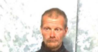 Die Kantonspolizei Wallis erbittet sich Hinweise zu diesem Mann.