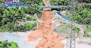 &Uuml;berwachung. Murg&auml;nge k&ouml;nnen innert Sekunden erfolgen. Warnanlagen (rechts) sorgen f&uuml;r die fr&uuml;hzeitige Erkennung.Fotos zvg