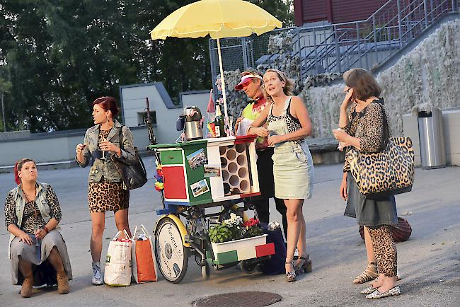 Szenen aus «Schafswaldklinik» von Theater Leuk. 