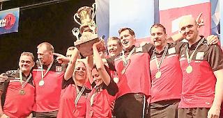 Das siegreiche Schweizer Team mit Captain Silvan Zuber (Dritter von rechts). Foto zvg