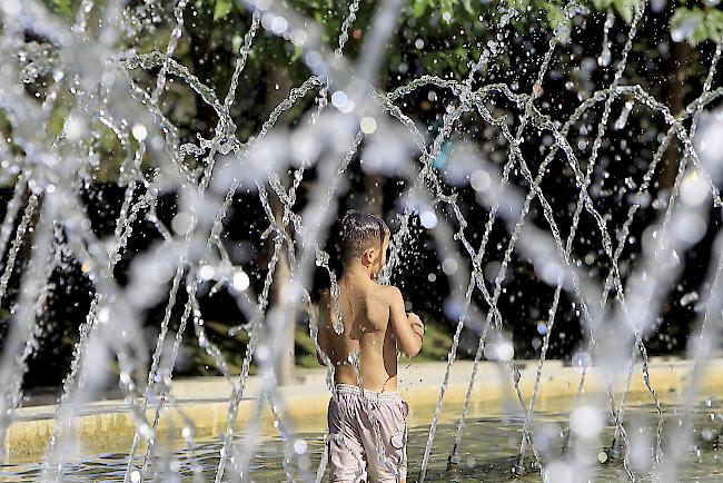 Abkühlung. Die Prognosen sehen auch für die kommenden Tage weiterhin heisse Temperaturen vor.