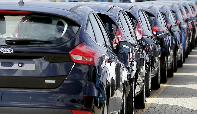 Fast alle Automobilisten in der Schweiz zahlen zu hohe Strassenverkehrsgebühren.