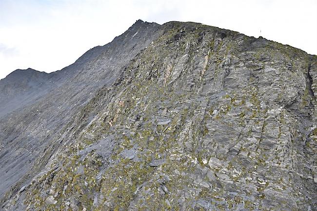 Unglück. Wieder ein tödlicher Unfall in den Schweizer Bergen, diesmal im Kanton Graubünden. Eine Frau ist am Freitag am Piz Terrin rund 220 Meter in die Tiefe gestürzt.