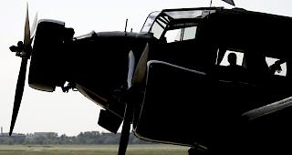 Ungl&uuml;ck. Bei der abgest&uuml;rzten Maschine handelt es sich um eine Ju-52. Das Flugzeug bietet Platz f&uuml;r 17 Passagiere und 3 Besatzungsmitglieder.