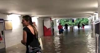 Die Unterf&uuml;hrung des Sittener Bahnhofs war nach dem Gewitter &uuml;berschwemmt.