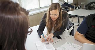 Neuer Kurs. Der Kanton Zug will mit einem einj&auml;hrigen Lehrgang die Allgemeinbildung der Erwachsenen st&auml;rken. (Symbolbild)