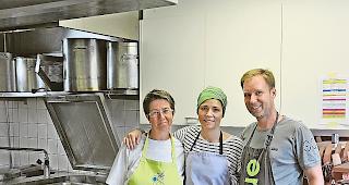 Apfelkuchen. Das K&uuml;chenteam verw&ouml;hnt Jung und Alt mit &shy;k&ouml;stlichen Speisen.