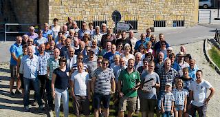 Die grosse Festgemeinde feiert 50 Jahre Freundschaft.