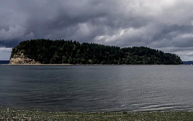 Auf einer spärlich besiedelten Insel stürzte das gestohlene Passagierflugzeug ab. 