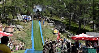 Jubil&auml;umsausgabe des Waterslide Contest in Simplon Dorf. 