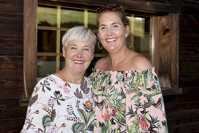 Angela (64) und Deborah Walker (41), Rosswald.