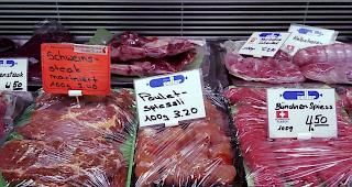 Schweizerinnen und Schweizer essen im Vergleich zu ihren Nachbarn wenig Fleisch.&nbsp;