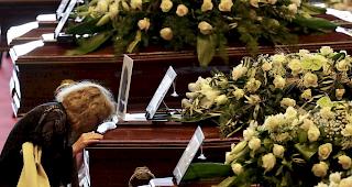 In Genua nehmen Angeh&ouml;rige von den Opfern Abschied, die beim Einsturz der Autobahnbr&uuml;cke ums Leben gekommen sind.&nbsp;