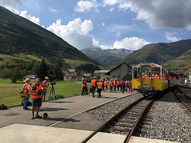 Eine besondere Herausforderung während der Sanierung des Furka-Tunnels liegt darin, dass die Arbeiten grösstenteils während des laufenden Betriebes erfolgen müssen.