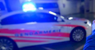 Ein 20-j&auml;hriger Autofahrer hat sich in der Nacht aus Samstag mit der Freiburger Kantonspolizei eine Verfolgungsjagd geliefert. 