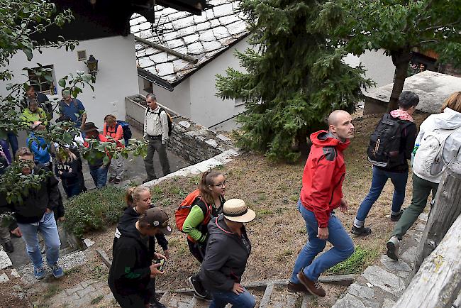 Impressionen der 20. kulturell-kulinarischen Wanderung von Ausserberg über St. German nach Raron.