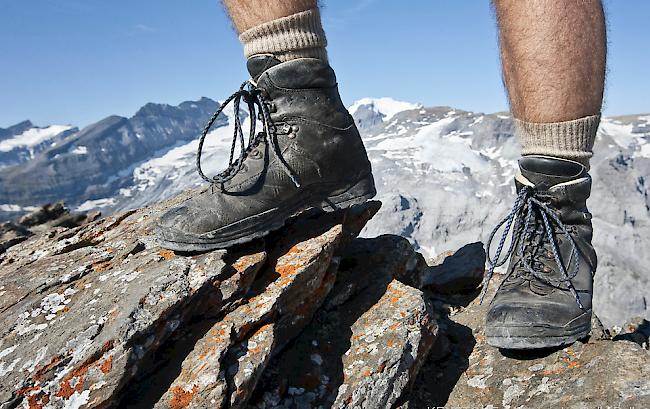 In der Region Ried-Brig ist es am Freitag zu einem Wanderunfall gekommen. Ein 58-jähriger Walliser verlor dabei sein Leben. (Symbolfoto)