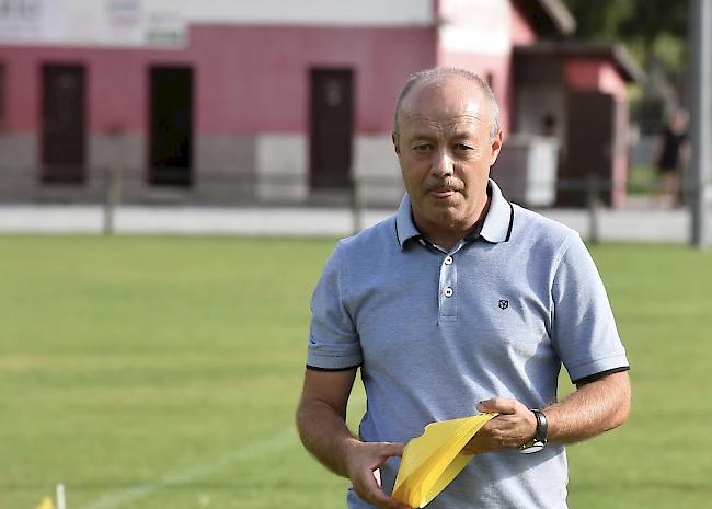 Schwere Zeiten. Trainer Erwin Venetz und der FC Raron waren beim Meisterschaftsauftakt gegen Aufsteiger Salgesch chancenlos.