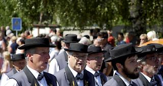 Schnappsch&uuml;sse vom 59. Walliser Jodlertreffen in Lalden.
