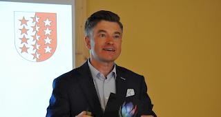 Franz Menayo, Head of Community Relation UPC Schweiz GmbH, will den Telekommunikations-Wettbewerb im Oberwallis st&auml;rken.
