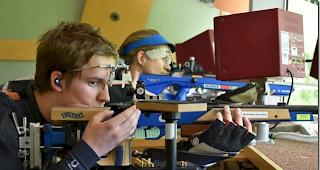 Siegreich. Der beste KK-Junior des Wallis heisst im 2018 Enrico Stoffel.