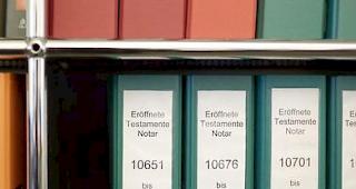 Neues Erbrecht. Der Bundesrat schl&auml;gt daher vor, den Pflichtteil der Kinder auf die H&auml;lfte zu reduzieren. Das w&uuml;rde einem Erblasser erm&ouml;glichen, zum Beispiel einen faktischen Partner oder eine faktische Partnerin ohne gesetzliches Erbrecht st&auml;rker als bisher zu beg&uuml;nstigen.