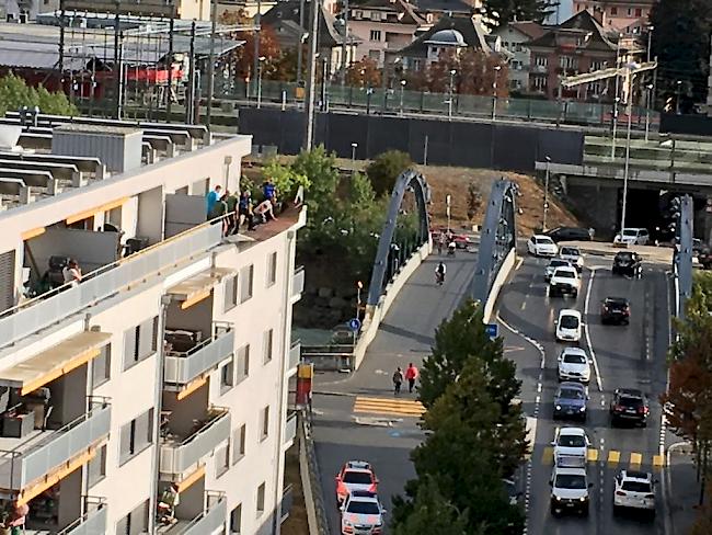Glück im Unglück. Am Mittwochnachmittag riss der starke Wind einen Teilstück eines Balkongeländers einer Natischer Attikawohnung aus der Verankerung. Verletzt wurde niemand.