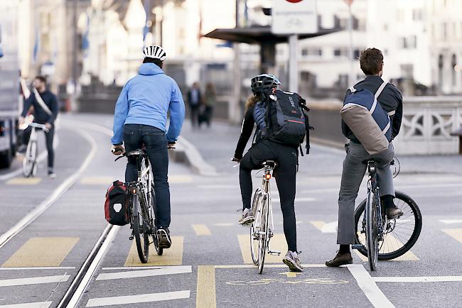 Sicherheit. Gemäss neuen Zahlen der Beratungsstelle für Unfallverhütung schützen sich immer mehr Velofahrer mit einem Helm. Luft nach oben besteht aber dennoch.