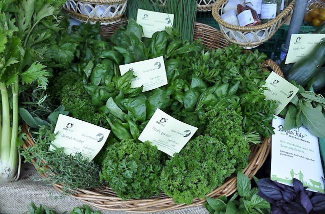 Im Unterwallis entwickelt sich der biologische Landbau konstant weiter, sei es im Obst-, Wein- und Kräuterbau oder in der Schaf- und Ziegenhaltung.