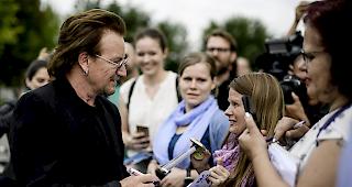 Abbruch. Am Ende bekam er keinen Ton mehr heraus: S&auml;nger Bono musste das zweite Konzert von&nbsp;U2&nbsp;in&nbsp;Berlin&nbsp;vorzeitig beenden, weil seine Stimme versagte.