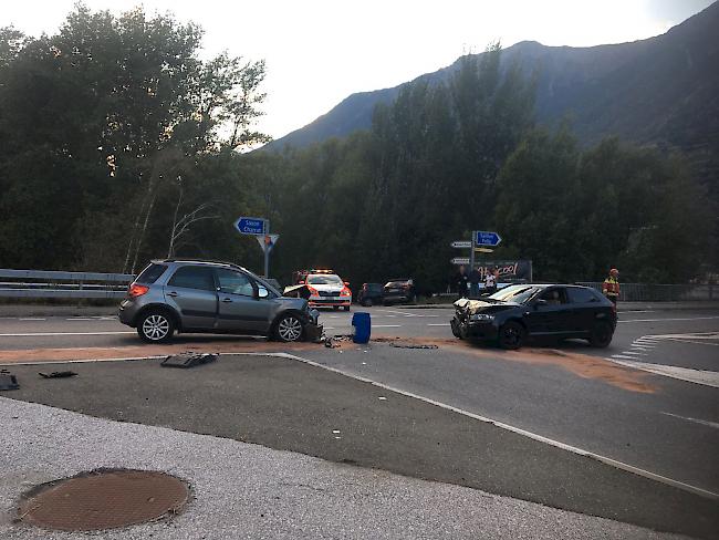 Nach einem Unfall zwischen Saxon und Fully mit zwei verletzten Personen konnte der gesuchte Fahrzeuglenker eines roten Ford Focus eruiert werden.