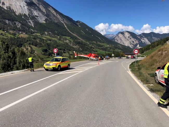 Tragisch. Auf der Route du Grand-Saint-Bernard in Orsières ist am Dienstag ein Motorradfahrer beim Überholen eines Lastwagens tödlich verunglückt.
