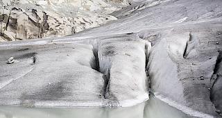 Neue Erkenntnisse. Gem&auml;ss einer neuen Studie der Uni Lausanne wird sich die Gletscherschmelze weniger stark auf die Produktion von Strom auswirken als bislang angenommen.