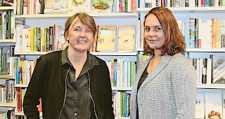 Literaturbegeistert. Daniela K&auml;mpfen (links) und Tabea Pfister geben Lese-Tipps.