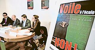 Abgeblitzt. Die Initiative der SVP f&uuml;r ein Verbot von Kopfbedeckungen an Walliser Schulen wurde zu Recht f&uuml;r ung&uuml;ltig erkl&auml;rt,  urteilte das Bundesgericht.Foto keystone