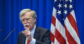 Sicherheitsberater John Bolton droht mit Sanktionen gegen den Internationalen Strafgerichtshof in Den Haag.
