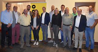 Bezirkspr&auml;sident	Willy	Loretan	und CSPO-Pr&auml;sident	Alex	Schwestermann mit	den	
Kandidaten	der	CSP	Bezirk	Brig: Leander	Williner, Damien	Carron, Nadia	Loretan, Christian	Escher,	Thomas	
K&auml;ch, Karin Pece, Thomas	Kreuzer, Theo	Imhof, Fabian	Bl&auml;ttler,	Kurt	Regotz	und Simon	Schnydrig (von links).