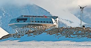 Abgeschieden. F&uuml;r die medizinische Versorgung der &laquo;Princess Elisabeth&raquo;-Forschungsstation sind ein Arzt vor Ort sowie bei Bedarf Spezialisten im Spital Sitten verantwortlich. 