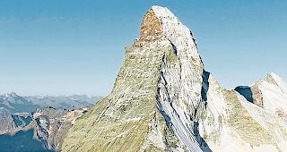 Matterhorn. Dreimal sind am vergangenen Sonntag ersch&ouml;pfte oder leicht verletzte Alpinisten von einer Rettungscrew der Air  Zermatt vom 4478 Meter hohen Berg geborgen worden.
