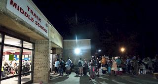 Mehr als eine Million Einwohner entlang eines 400 Kilometer langen K&uuml;stengebietes zwischen Charleston in South Carolina und Norfolk in Virginia sollten sich auf Anordnung der Beh&ouml;rden in Sicherheit bringen.