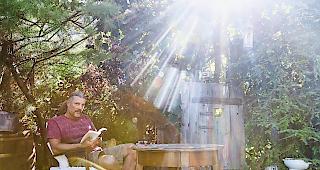 Wieder Zeit f&uuml;r die Familie und die Literatur. &laquo;Als Schriftsteller wurde ich immer wieder ausgegrenzt. Das ist der Preis, den ich f&uuml;r die Politik bezahlen musste&raquo;, sagt Oskar Freysinger, hier in seinem Garten in Savi&egrave;se.