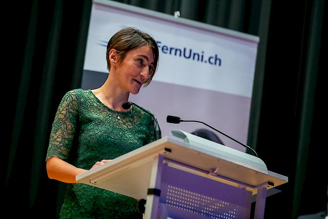 <b>Diplomrede.</b> Sylvia Théytaz schloss den «Bachelor in Economics and Management» ab und adressierte einige Worte an ihre Kommilitonen und Kommilitoninnen.