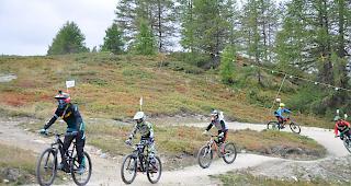23 Trailbauer haben am "Sunnegga-Trail" gearbeitet &ndash; am Sonntag konnte er er&ouml;ffnet werden.