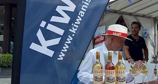 Am C&uuml;pli-Stand am Strassenfest konnte der Kiwanis Club Zermatt &uuml;ber 2000 Franken einnehmen.