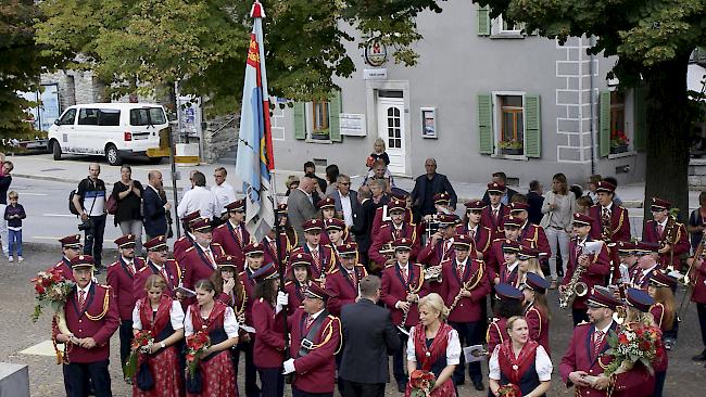 Die Neuuniformierung der Musikgesellschaft "Glishorn".