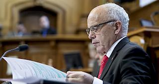 Klare Haltung. Finanzminister und oberster Personalchef, Ueli Maurer, will nichts wissen von einer fixen Obergrenze f&uuml;r den Personalbestand des Bundes.