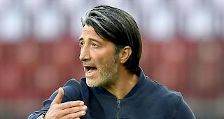 Neuer Mann. Der neue Trainer des FC Sitten heisst Murat Yakin. Der ehemalige Coach des FC Basel hat einen Vertrag f&uuml;r ein Jahr unterzeichnet.