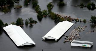 Die Menschen in der Region k&auml;mpfen nach dem Durchzug des Sturmes nun mit weiter ansteigenden Wasserst&auml;nden der Fl&uuml;sse.