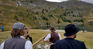 Das &laquo;Hornussen f&uuml;r Arme&raquo; lockt jedes Jahr aufs Neue Einheimische und G&auml;ste an.