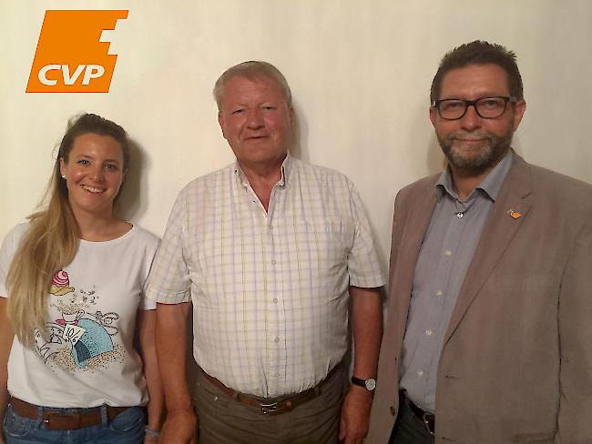 Nominiert. CVPO-Präsidentin Franziska Biner (v.l.), Verfassungsratskandidat Gerhard Schmid und Guido Walker, Grossrat und Bezirkspräsident, blicken optimistisch auf die Verfassungsratswahlen vom 25. November.